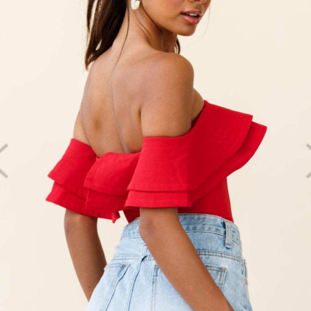 SELFIE LESLIE/ red ruffle crop top S